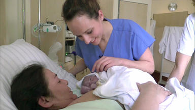 Die Babystation - Jeden Tag Ein Kleines Wunder - Nadine Entscheidet Sich Zu Einem Risikoreichen Eingriff