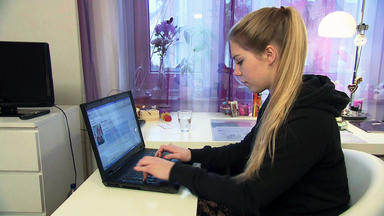 Familien Im Brennpunkt - 18-jährige Wird Wegen Motzerei Im Internet Bestraft
