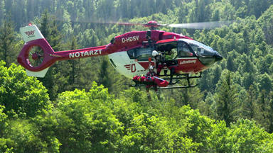 Die Rettungsflieger - Hilfe Aus Der Luft - Mitten Im Schwarzwald Ist Ein Wanderer Kollabiert