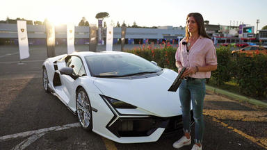 Grip - Das Motormagazin - Cyndie Testet Den Neuen Lamborghini Revuelto!